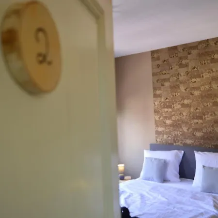 Отель Luxury - Francofolies 3*